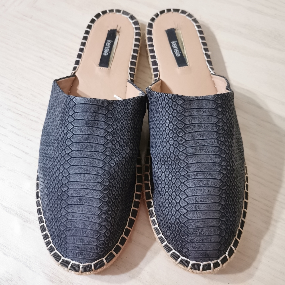 NWOT! Kensie Flat Espadrille Mules